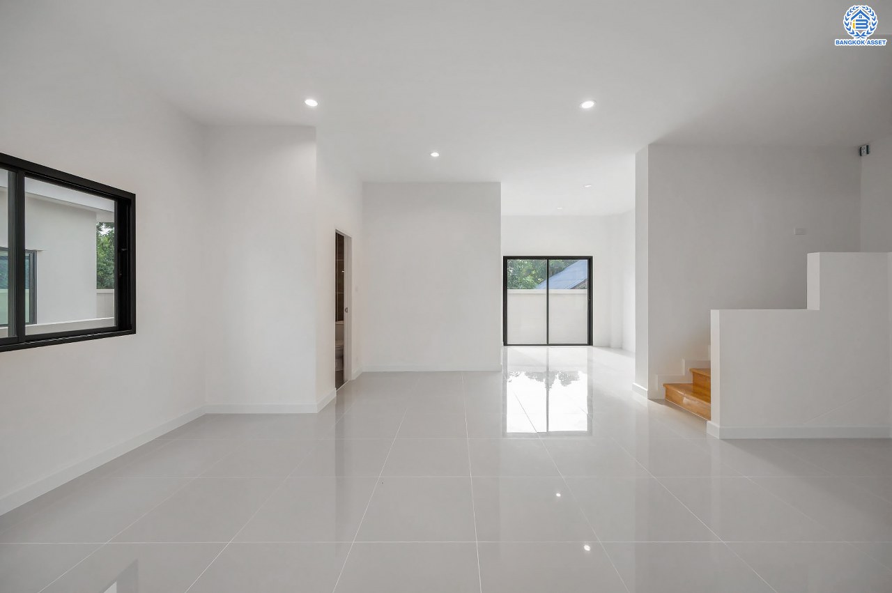 บ้านมือสองตกแต่งใหม่ โครงการ มณธานี บางแค บ้านเดี่ยว 3 ชั้นหลังมุม ดีไซน์หรูหรา เนื้อที่กว้าง 65.6 ตร.ว. พื้นที่ใช้สอย 240 ตร.ม. ฟังก์ชัน 5 ห้องนอน 4 ห้องน้ำ 2 ที่จอดรถ ฟังก์ชันครบตอบทุกไลฟ์สไตล์ บนทำเลศักยภาพ เชื่อมต่อถนนกาญจนาภิเษก ใกล้เดอะมอลล์บางแค ใกล้รถไฟฟ้าสายสีน้ำเงิน "สถานีหลักสอง" และจุดขึ้นทางด่วน "กาญจนาภิเษก"